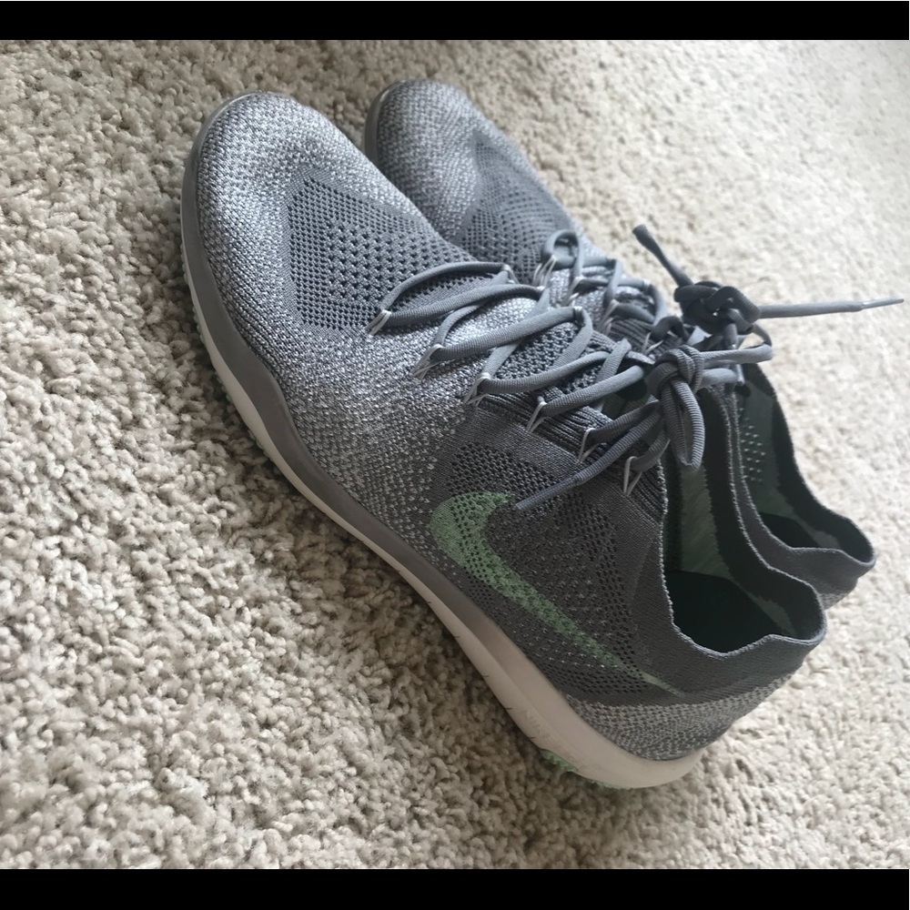 Nike - Picture 3 of 5